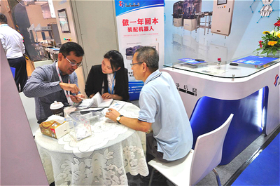 先步机器人首秀Medtec中国展 书写医疗自动化新篇章